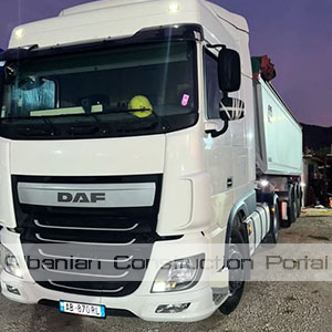 Sherbime Transporti me rimorkjator per pesha nga 10Ton-65Ton Sherbime Transporti me rimorkjator per pesha nga 10Ton-65Ton